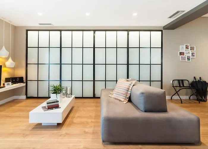 Ma Maison No2 Luxury Suite, Parking, 200Mbps, Metro
